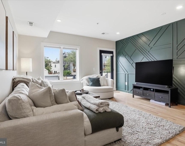 1222 Neal Street Ne - Photo Thumbnail 6