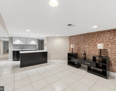 11 R Street Nw - Photo Thumbnail 32