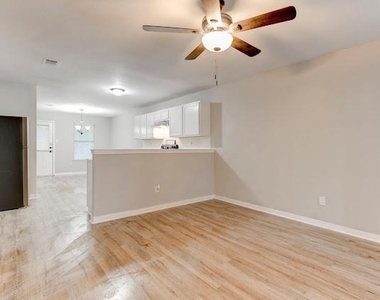 2321 Terrace Dr - Photo Thumbnail 4