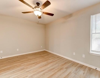 2321 Terrace Dr - Photo Thumbnail 8