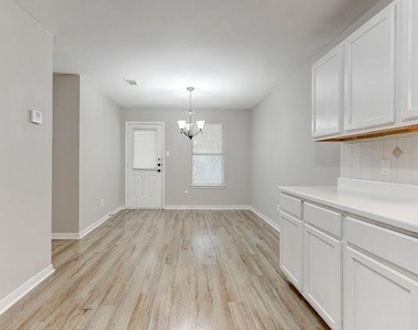 2321 Terrace Dr - Photo Thumbnail 17