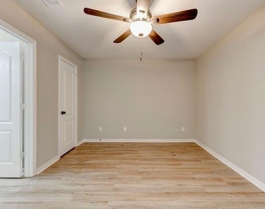 2321 Terrace Dr - Photo Thumbnail 9
