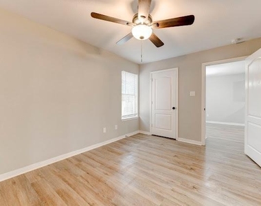2321 Terrace Dr - Photo Thumbnail 13