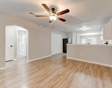 2321 Terrace Dr - Photo Thumbnail 2