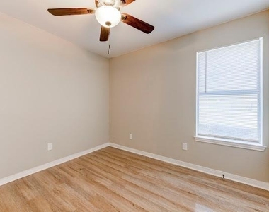 2321 Terrace Dr - Photo Thumbnail 23
