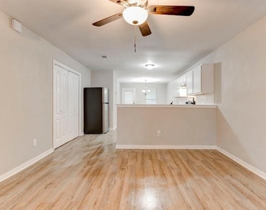 2321 Terrace Dr - Photo Thumbnail 3