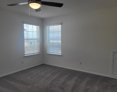4465 Acerno St - Photo Thumbnail 14