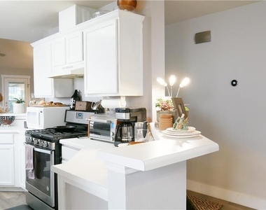 9103 Wellesley Dr - Photo Thumbnail 6