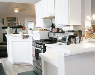 9103 Wellesley Dr - Photo Thumbnail 5