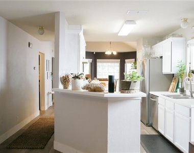 9103 Wellesley Dr - Photo Thumbnail 2