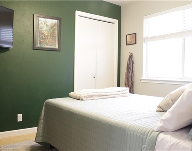9103 Wellesley Dr - Photo Thumbnail 9