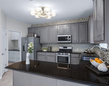 4033 Canyon Glen Cir - Photo Thumbnail 13