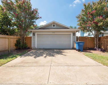 2208 Melissa Oaks Ln - Photo Thumbnail 22