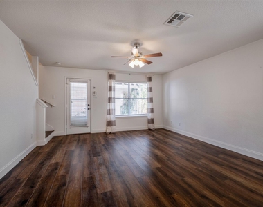 2208 Melissa Oaks Ln - Photo Thumbnail 9
