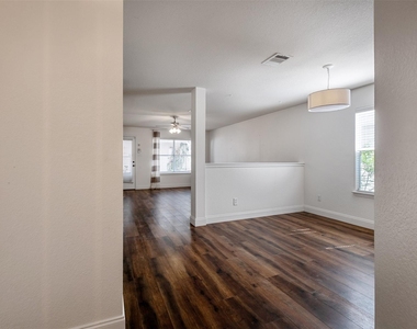 2208 Melissa Oaks Ln - Photo Thumbnail 3