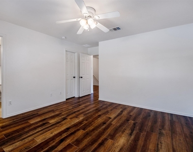 2208 Melissa Oaks Ln - Photo Thumbnail 13
