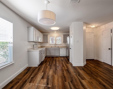 2208 Melissa Oaks Ln - Photo Thumbnail 4