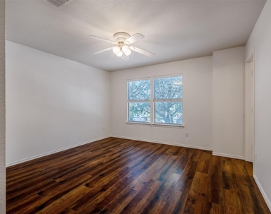 2208 Melissa Oaks Ln - Photo Thumbnail 12