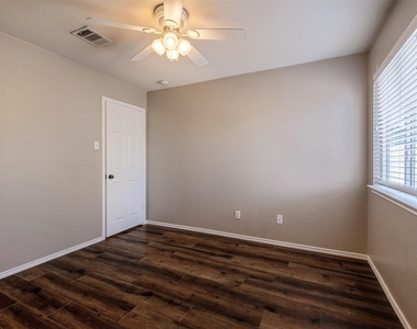 2208 Melissa Oaks Ln - Photo Thumbnail 19
