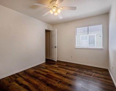 2208 Melissa Oaks Ln - Photo Thumbnail 15