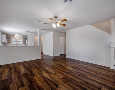 2208 Melissa Oaks Ln - Photo Thumbnail 10