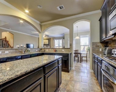 701 Rolling Brook Ln - Photo Thumbnail 13