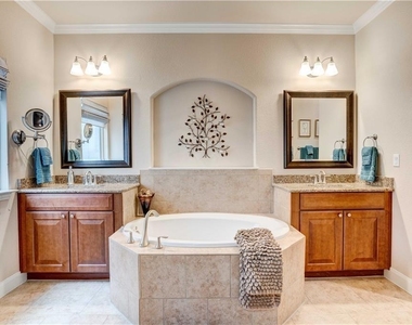 12407 Altamira St - Photo Thumbnail 14