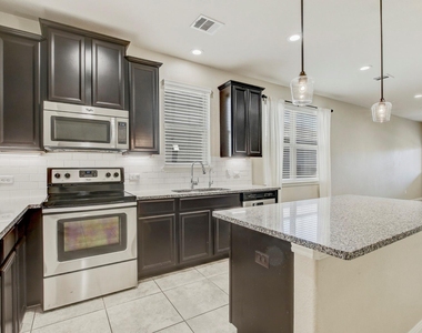 356 Quarry Ln - Photo Thumbnail 8