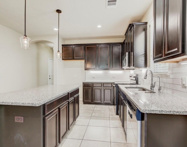 356 Quarry Ln - Photo Thumbnail 9