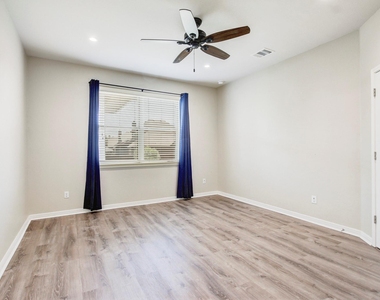 356 Quarry Ln - Photo Thumbnail 12