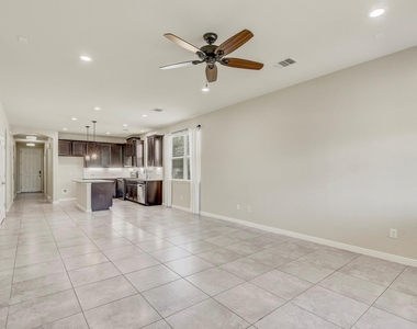 356 Quarry Ln - Photo Thumbnail 2
