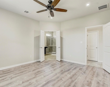 356 Quarry Ln - Photo Thumbnail 14