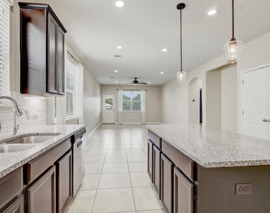 356 Quarry Ln - Photo Thumbnail 10