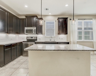 356 Quarry Ln - Photo Thumbnail 7