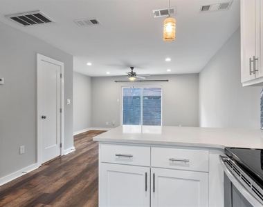 3810 Southway Dr - Photo Thumbnail 7