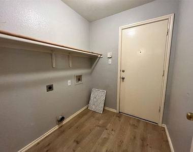 1905 Hawksbury Way - Photo Thumbnail 11