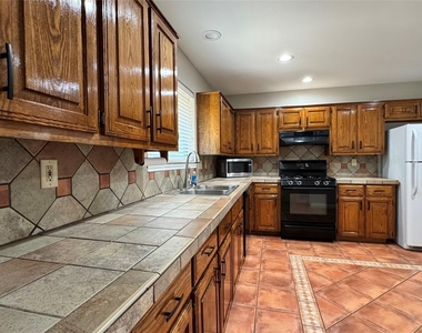 5837 Secrest Dr - Photo Thumbnail 7