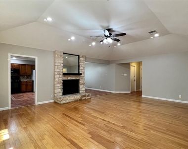 5837 Secrest Dr - Photo Thumbnail 5