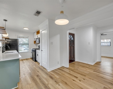 7004 Trendal Ln - Photo Thumbnail 6