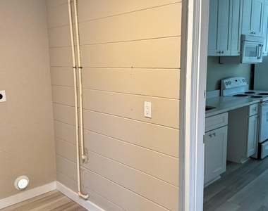 696 Kestner Road - Photo Thumbnail 21
