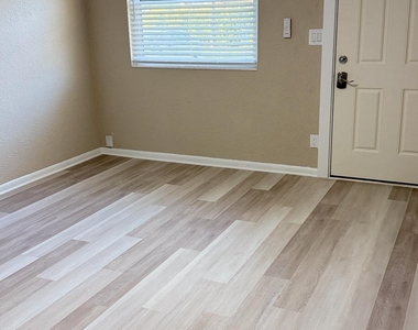 696 Kestner Road - Photo Thumbnail 10