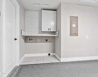 401 Pheasant Run - Photo Thumbnail 21