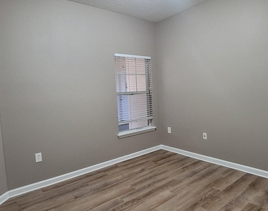 8227 Lobster Bay Court - Photo Thumbnail 8