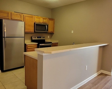 8227 Lobster Bay Court - Photo Thumbnail 4