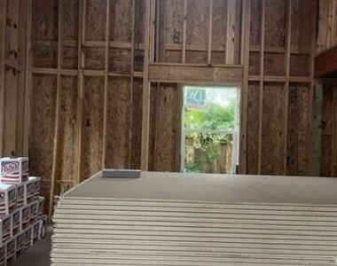 218 7th Avenue S - Photo Thumbnail 2