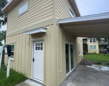 218 7th Avenue S - Photo Thumbnail 1