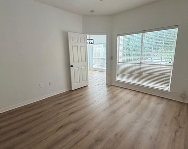 7800 Point Meadows Drive - Photo Thumbnail 18