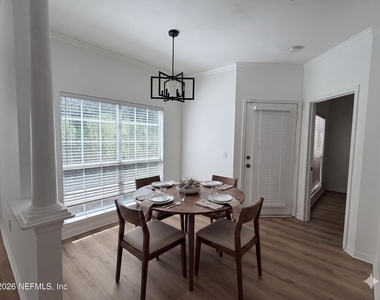 7800 Point Meadows Drive - Photo Thumbnail 12