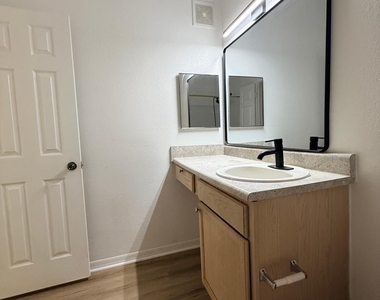 7800 Point Meadows Drive - Photo Thumbnail 21