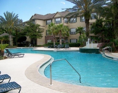 7800 Point Meadows Drive - Photo Thumbnail 8